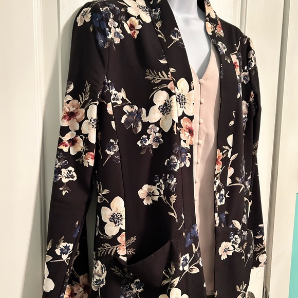 Dynamite Collarless Floral Blazer Black M - Picture 2 of 5